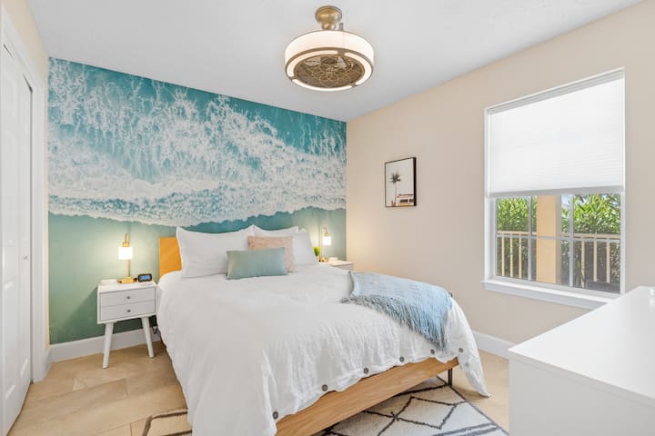 Karibu usikie mpole wa mawimbi katika Chumba cha Wave. Godoro zuri zaidi la malkia linafanya chumba hiki kuwa mapumziko mazuri.