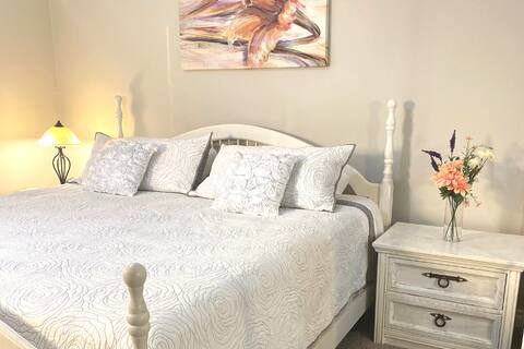 ⭐️Stylish⭐️Roomy⭐️Close To Amenities⭐️Fully Private ⭐️