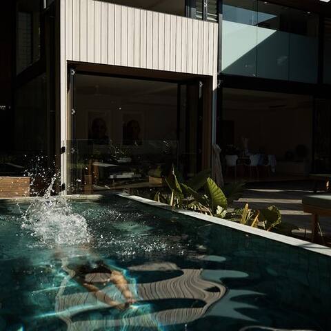 ‘Tanglewood’ Luxury Home w/ heated magnesium pool gallery image 4