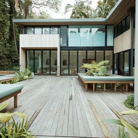 ‘Tanglewood’ Luxury Home w/ heated magnesium pool gallery image 2