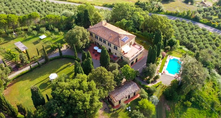Historic Villa with Private Pool in Val D'Orcia
