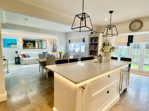 Fabulous 5 Bedroom House in HOVE  (priv. parking)