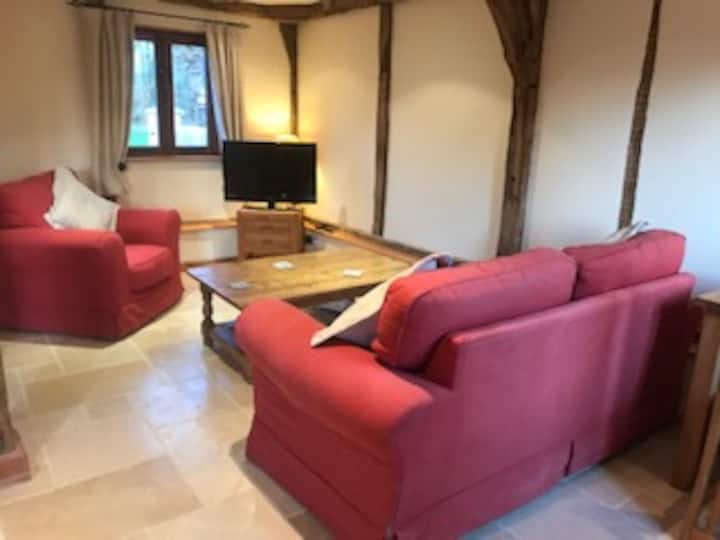 Fantastic Self Contained Barn Conversion In Hurst - Wokingham