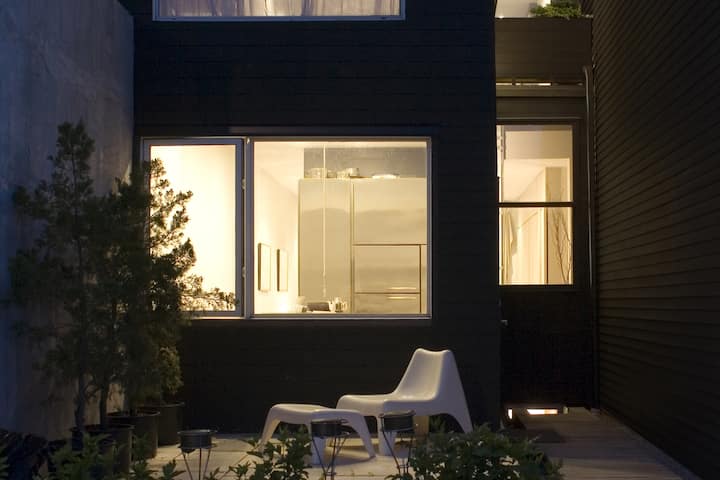 Elegant Little Italy Residence - Toronto
