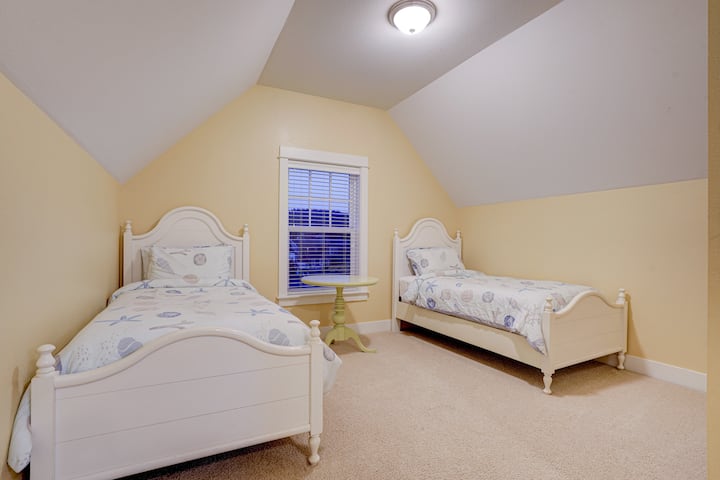 Fourth Bedroom with Two Twin Beds on Third Level (Open Loft Area)