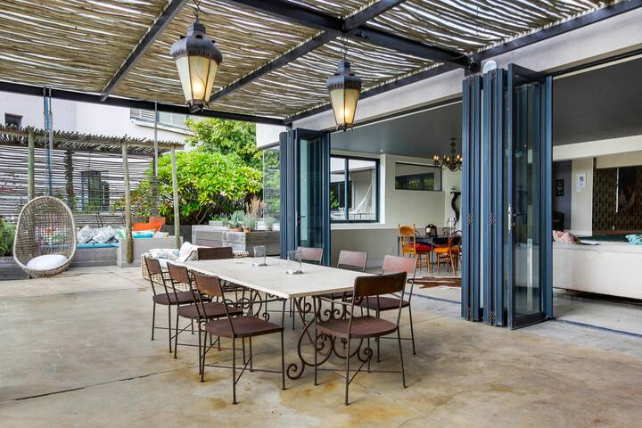 Solar-Powered Table Mountain Retreat gallery image 5