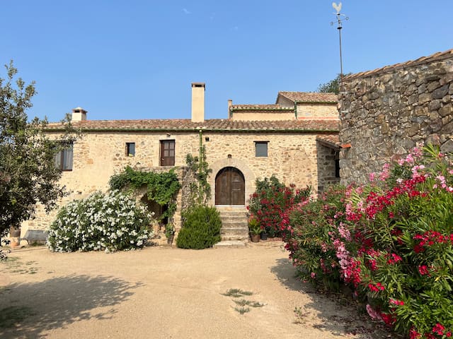 Renovated modern 16thC. Mas in mountains near sea