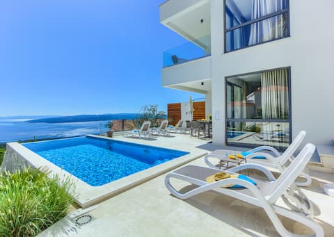 Breathtaking luxury villa on  peaceful location