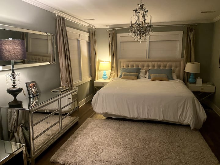 მთავარი საძინებლის კიდევ ერთი სურათი 