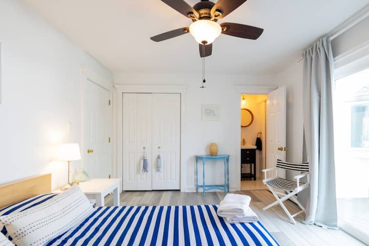 חדר שינה ראשי בקומה הראשונה