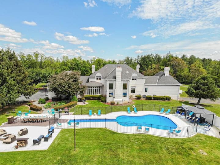 Amazing Guitar Pool 11200sf Private Oasis hot tub