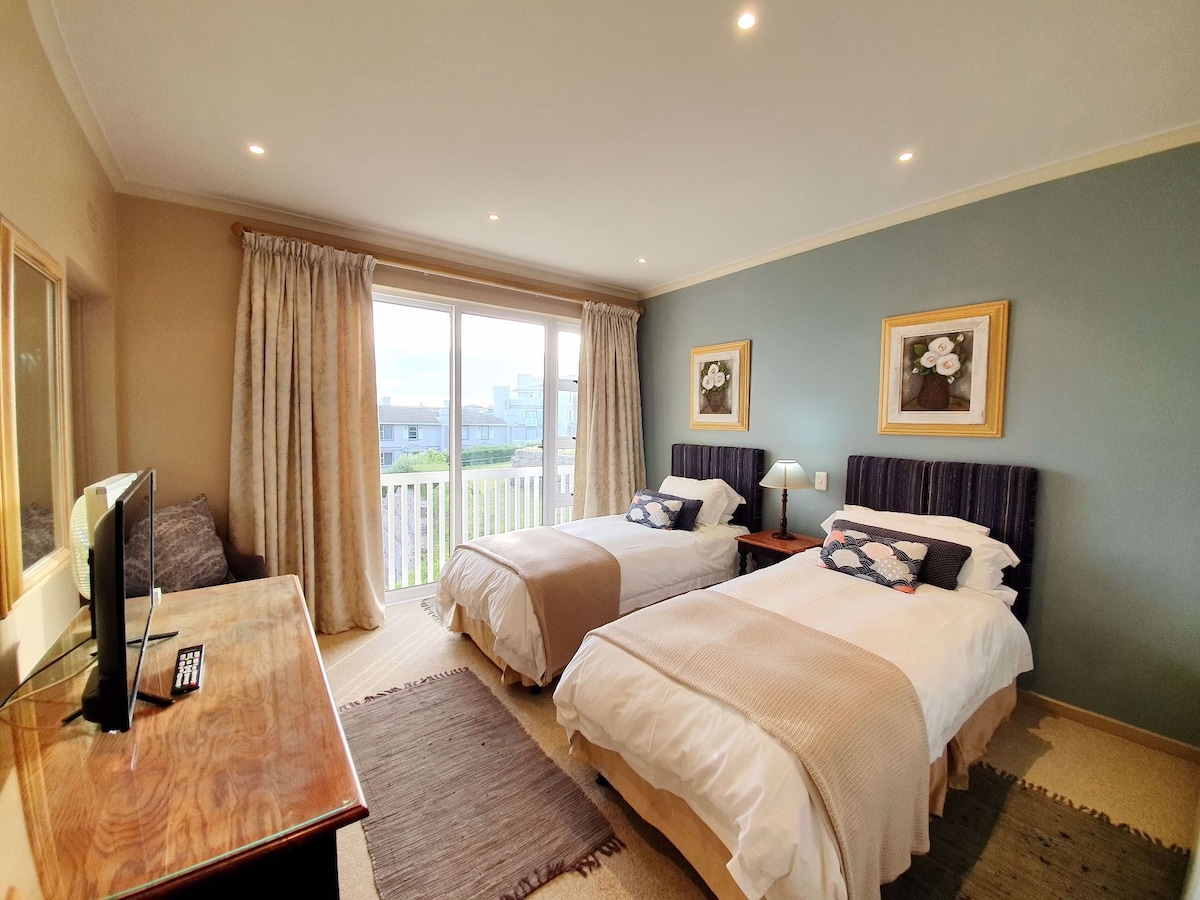 ลงบันไดห้องนอน