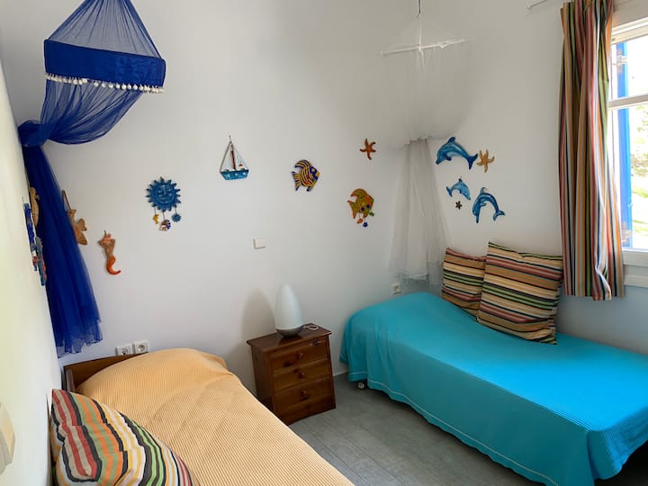 2 ერთადგილიანი საწოლი, საჭიროებისამებრ, შესაძლებელია 3D გასახსნელი საწოლის დამატება