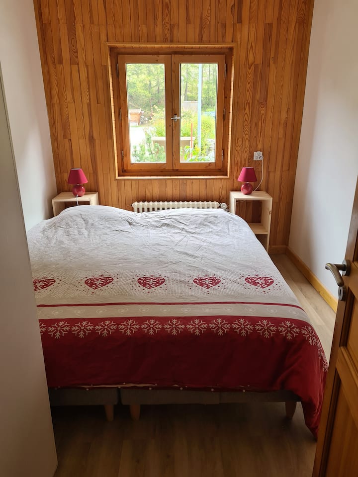 SOBA U PRIZEMLJU 2 KREVETA ZA JEDNU OSOBU REUNISSABLES IN 1 KING SIZE KREVET