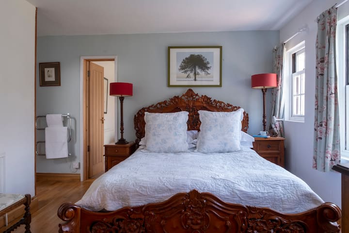 Двойната спалня със самостоятелен санитарен възел