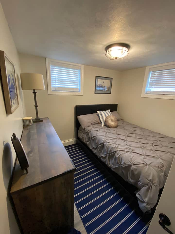 ห้องนอนเตียงควีนไซส์ชั้นล่าง