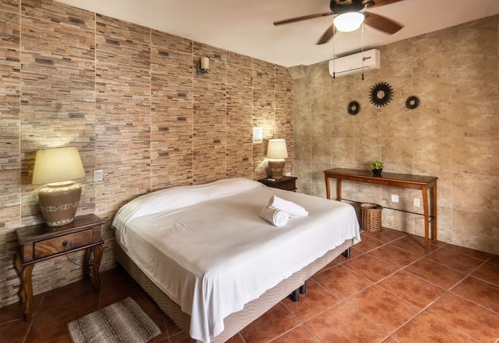 HABITACION CON AIRE ACONDICIONADO 
