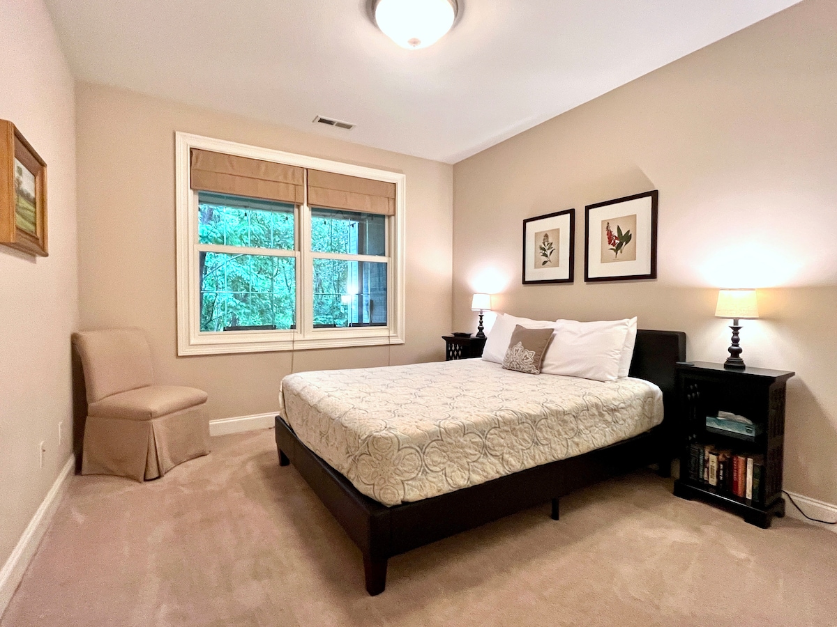 „Fantastična kuća. Potpuno opremljena svime što vam je potrebno i još mnogo toga. Vrlo dobro održavan. Odlična komunikacija i mogućnost ranog dolaska i kasnog odlaska. 100% bih preporučio/la i ponovno se vratio/la.
Apsolutno lijepo - 5 zvjezdica" — Brian T.