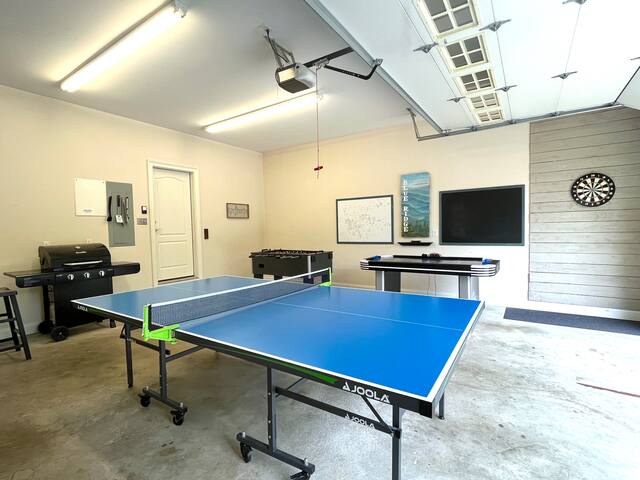 6BR Mountain Home w/ Game RM, BBQ, Deck, Fireplace gallery image 3