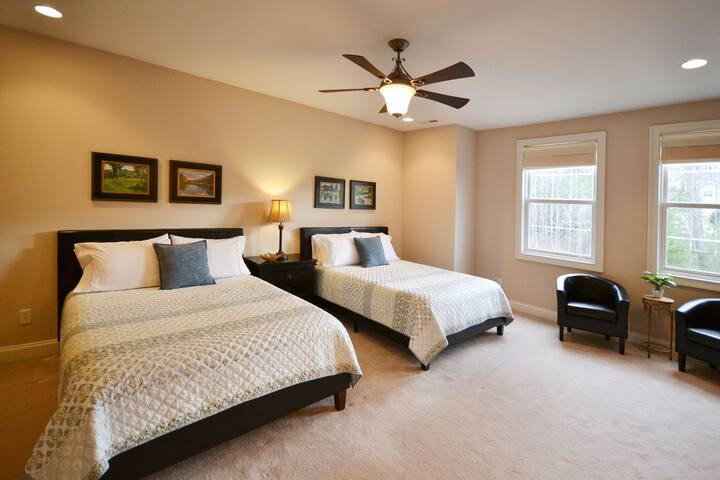 6BR Mountain Home w/ Game RM, BBQ, Deck, Fireplace gallery image 5