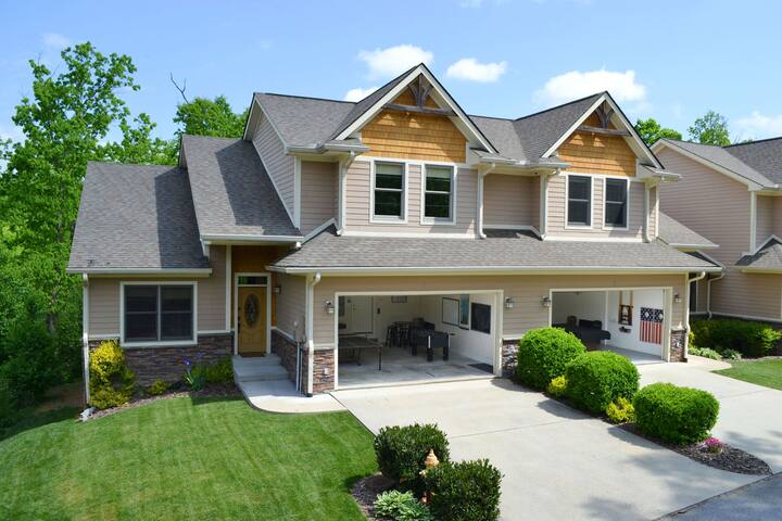 6BR Mountain Home w/ Game RM, BBQ, Deck, Fireplace gallery image 2