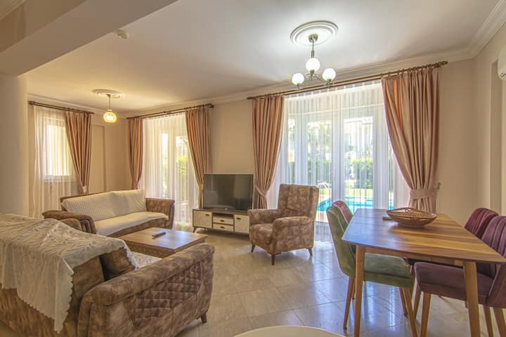4 Bedroom Luxury Villa With Pool Calis Beach - Фетхие