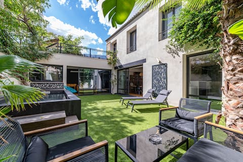 House with intimate garden in the city center