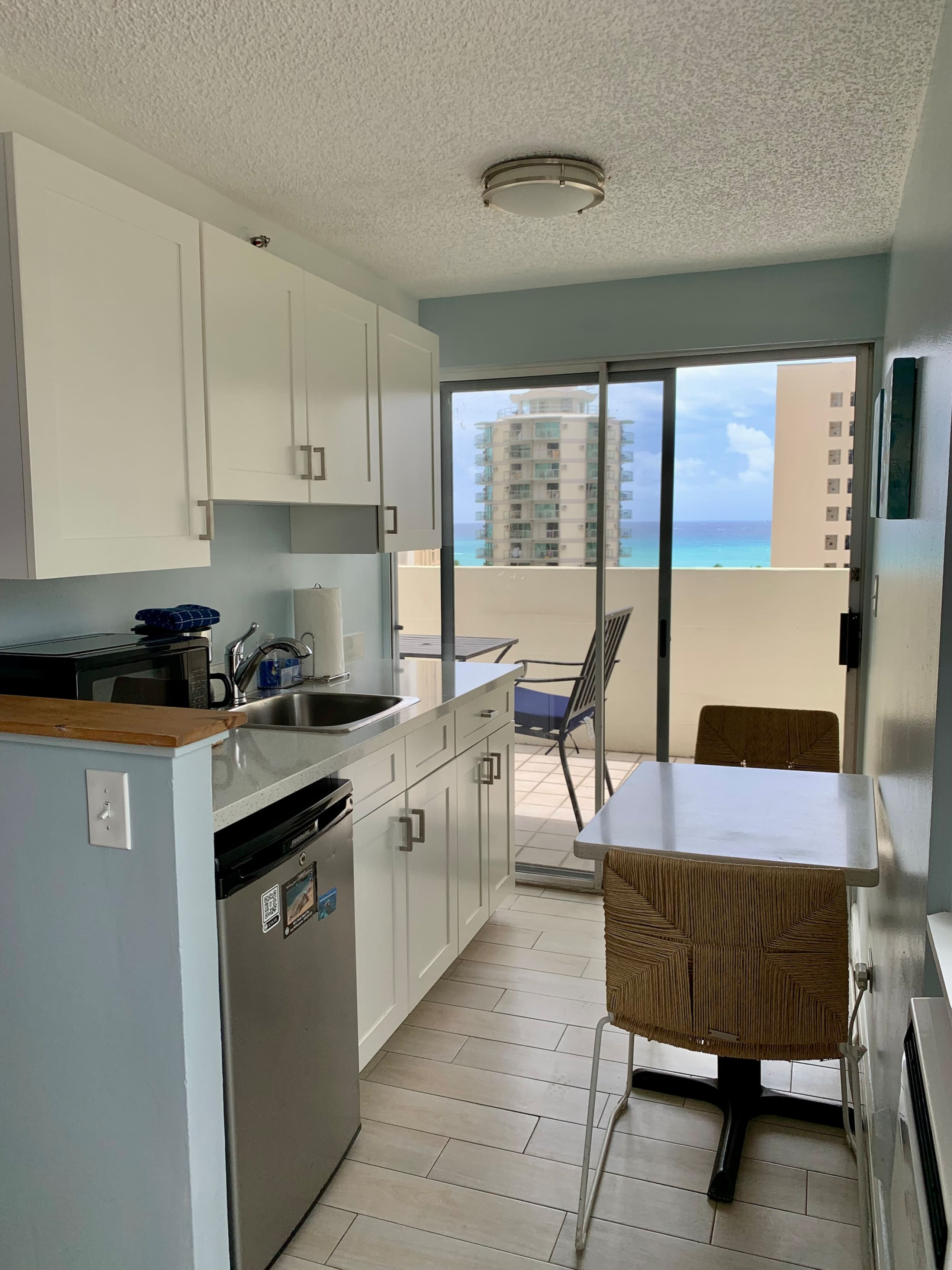 Condo in Honolulu · ★4.65 · Studio · 1 bed · 1 shared bath - Image 15