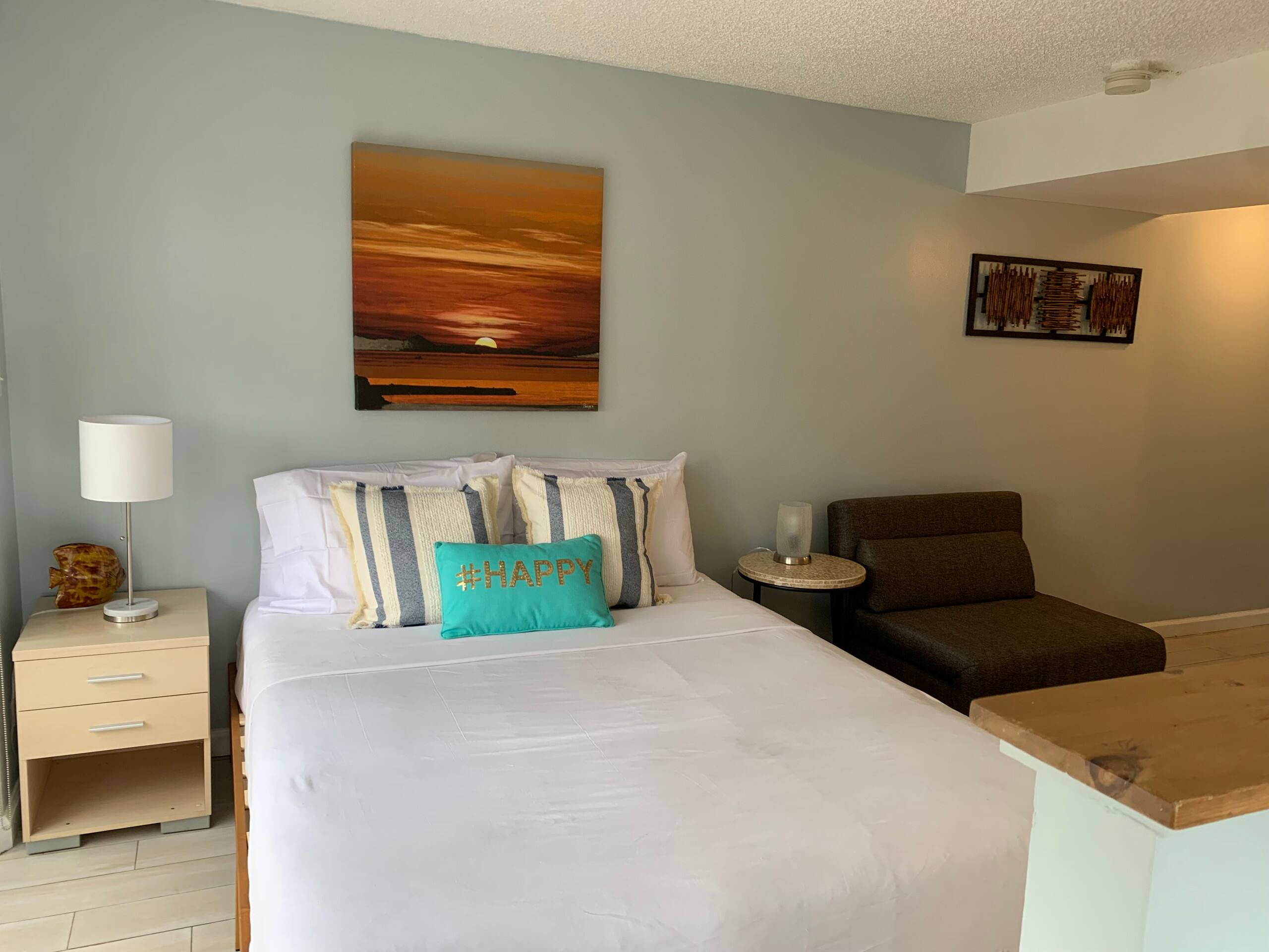 Condo in Honolulu · ★4.65 · Studio · 1 bed · 1 shared bath - Image 7