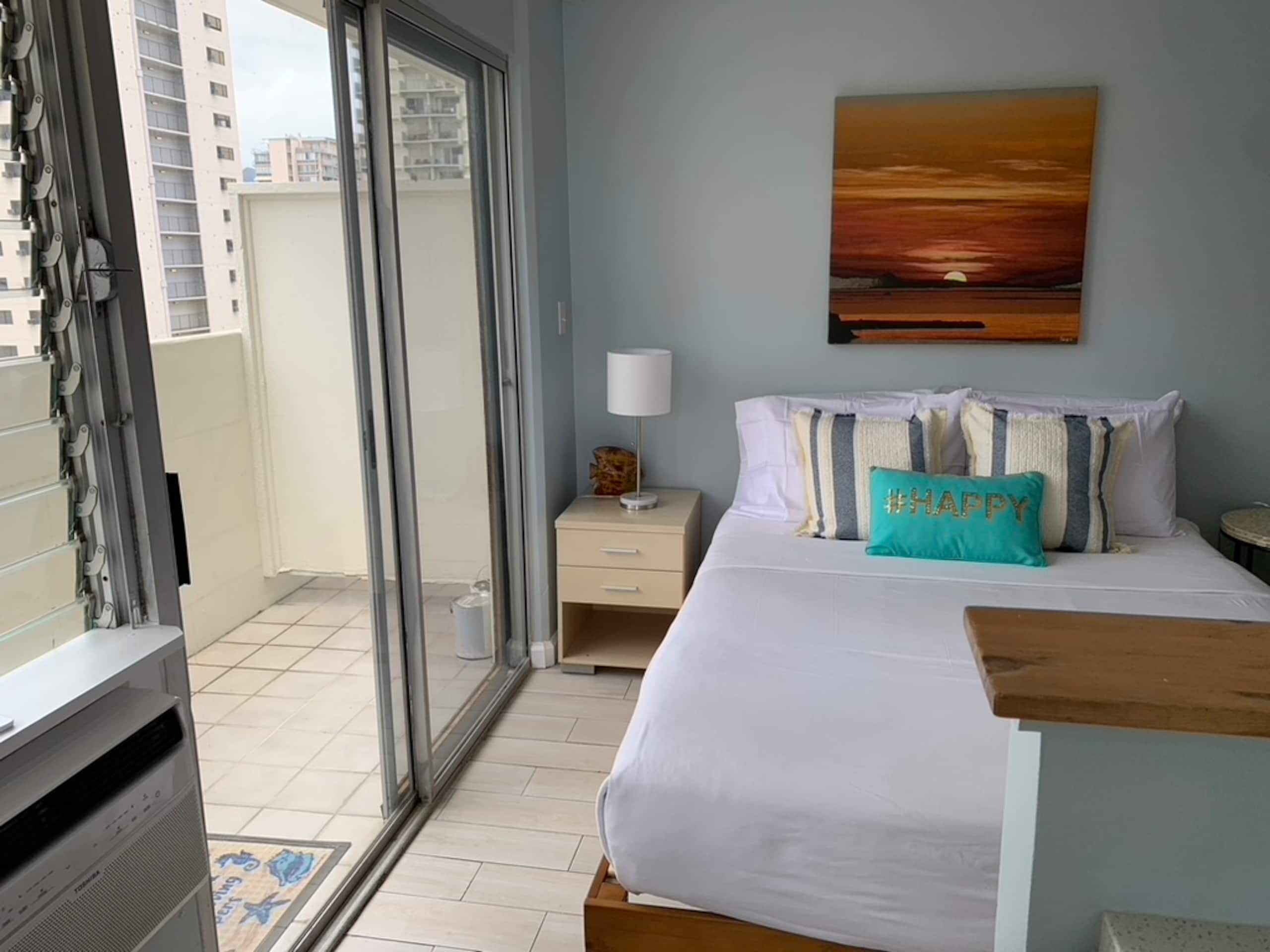 Condo in Honolulu · ★4.65 · Studio · 1 bed · 1 shared bath - Image 1
