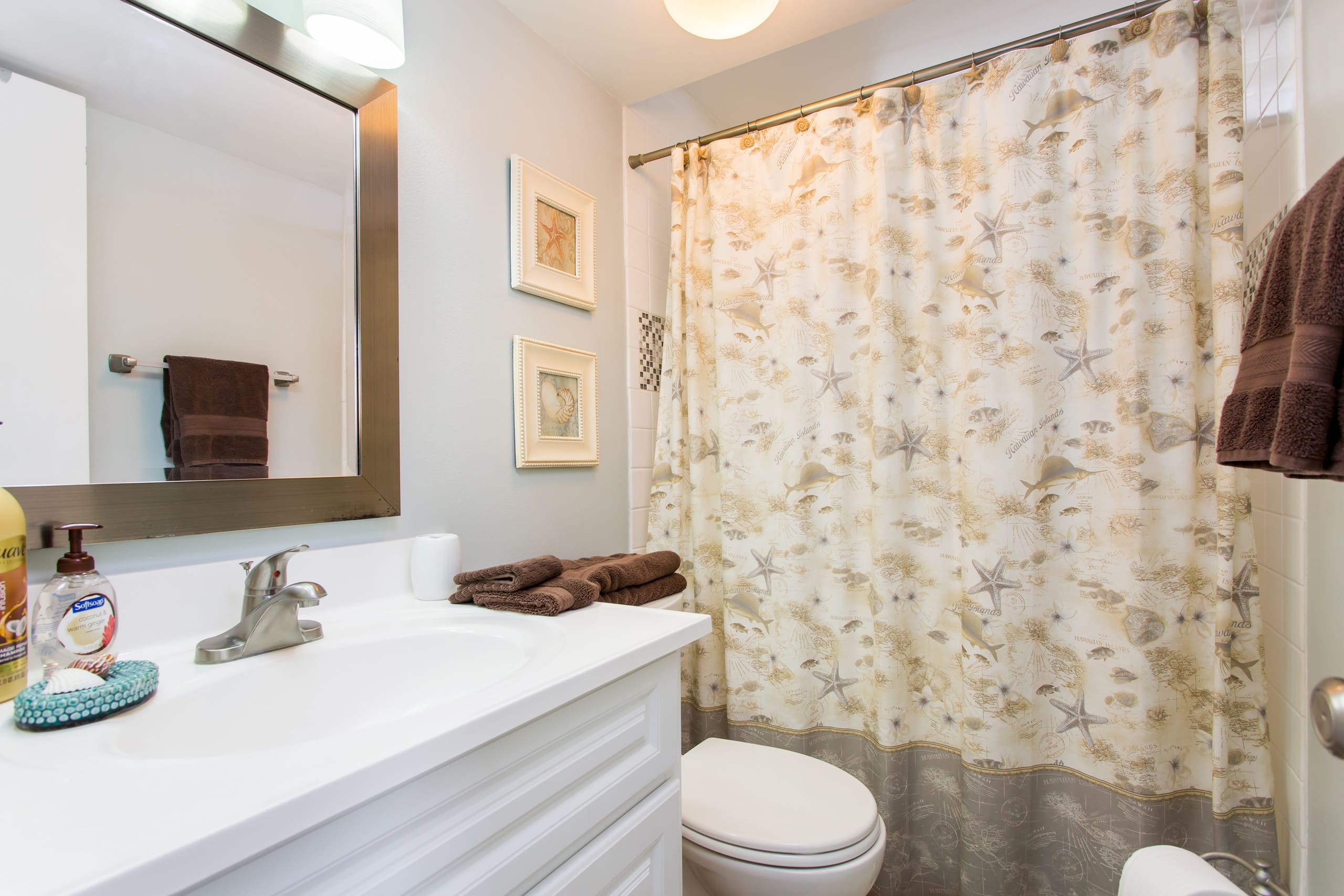 Condo in Honolulu · ★4.65 · Studio · 1 bed · 1 shared bath - Image 10