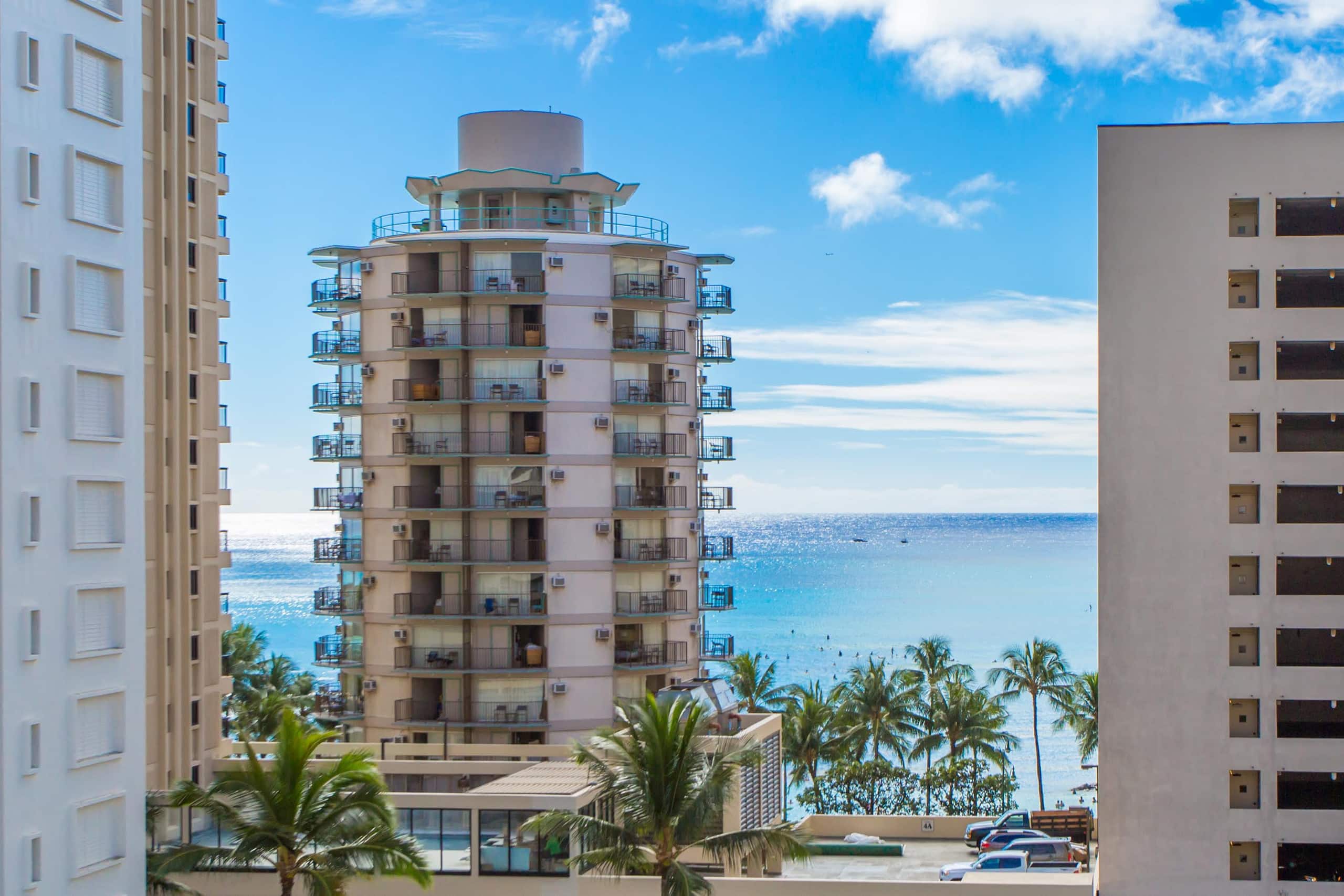 Condo in Honolulu · ★4.65 · Studio · 1 bed · 1 shared bath - Image 3