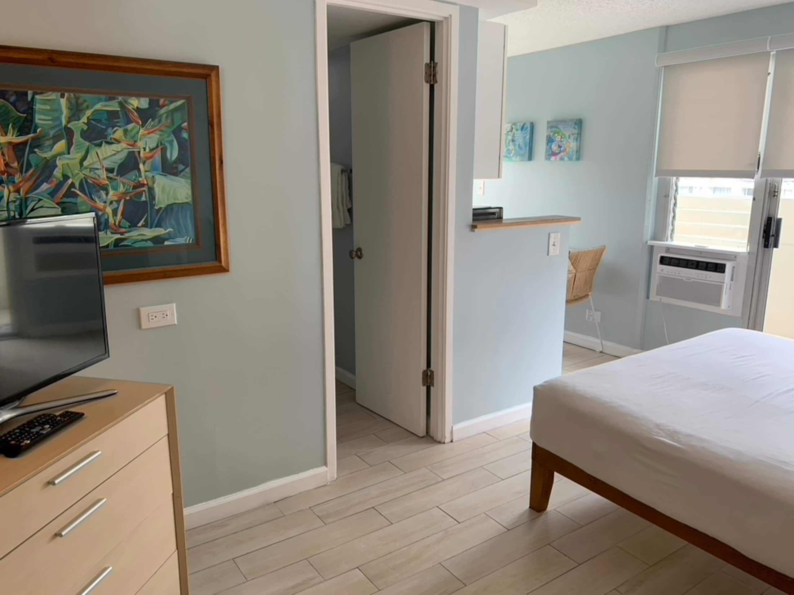 Condo in Honolulu · ★4.65 · Studio · 1 bed · 1 shared bath - Image 17