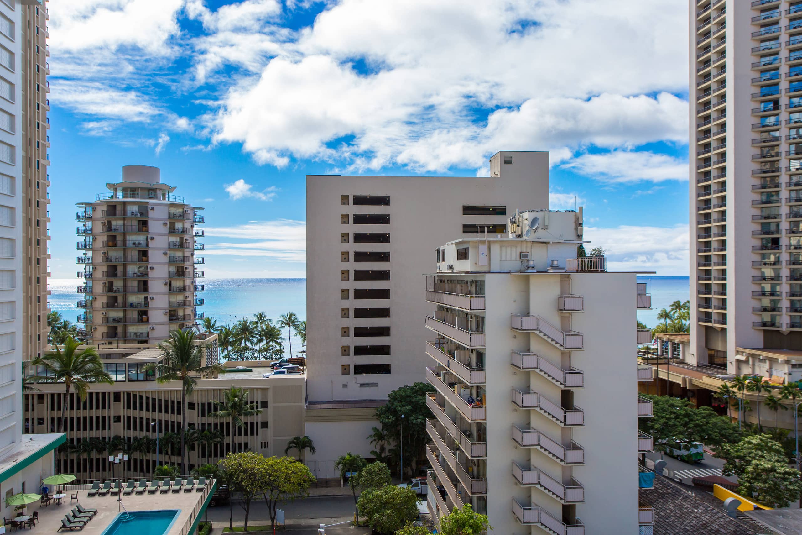 Condo in Honolulu · ★4.65 · Studio · 1 bed · 1 shared bath - Image 12
