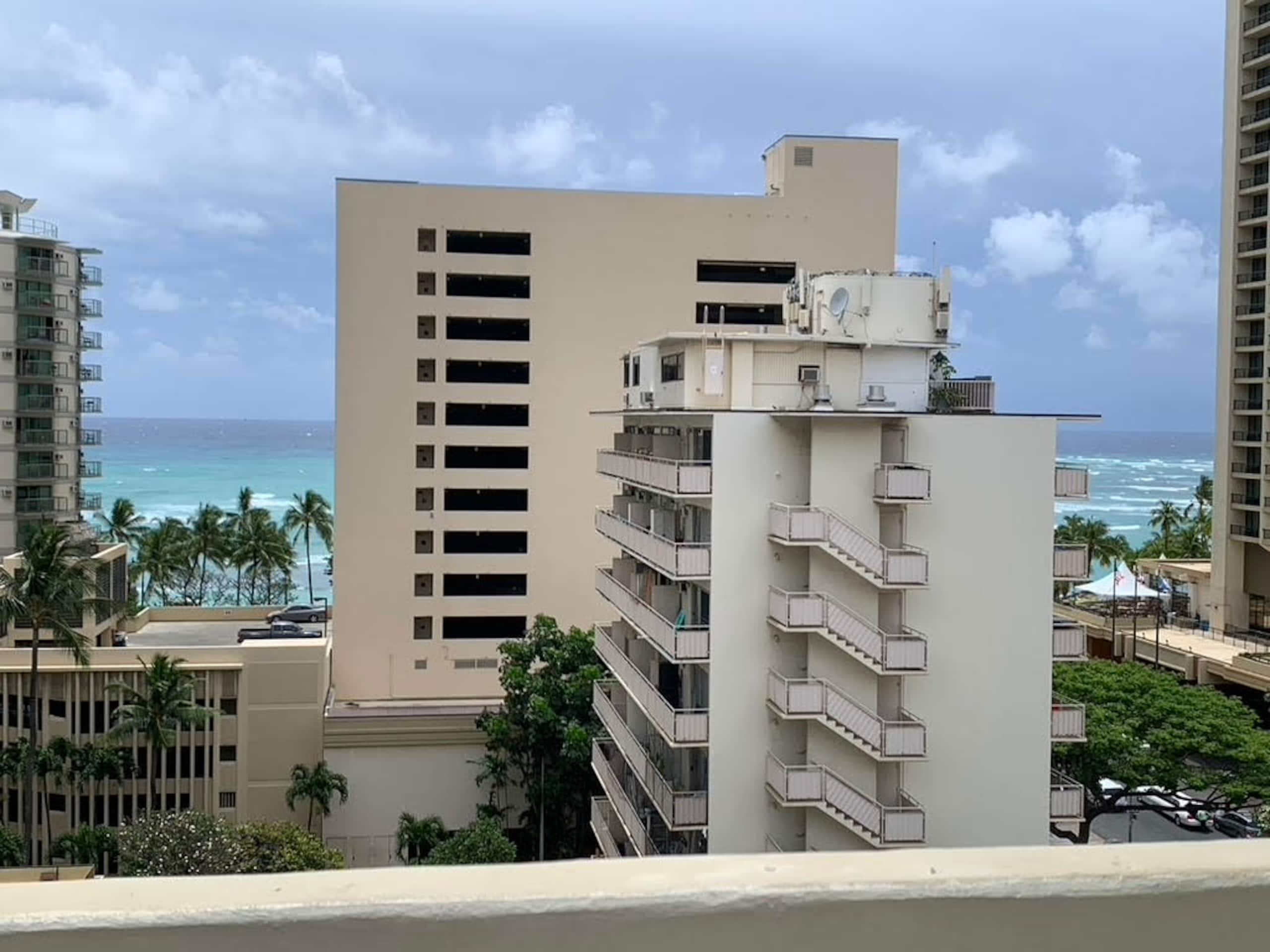 Condo in Honolulu · ★4.65 · Studio · 1 bed · 1 shared bath - Image 13