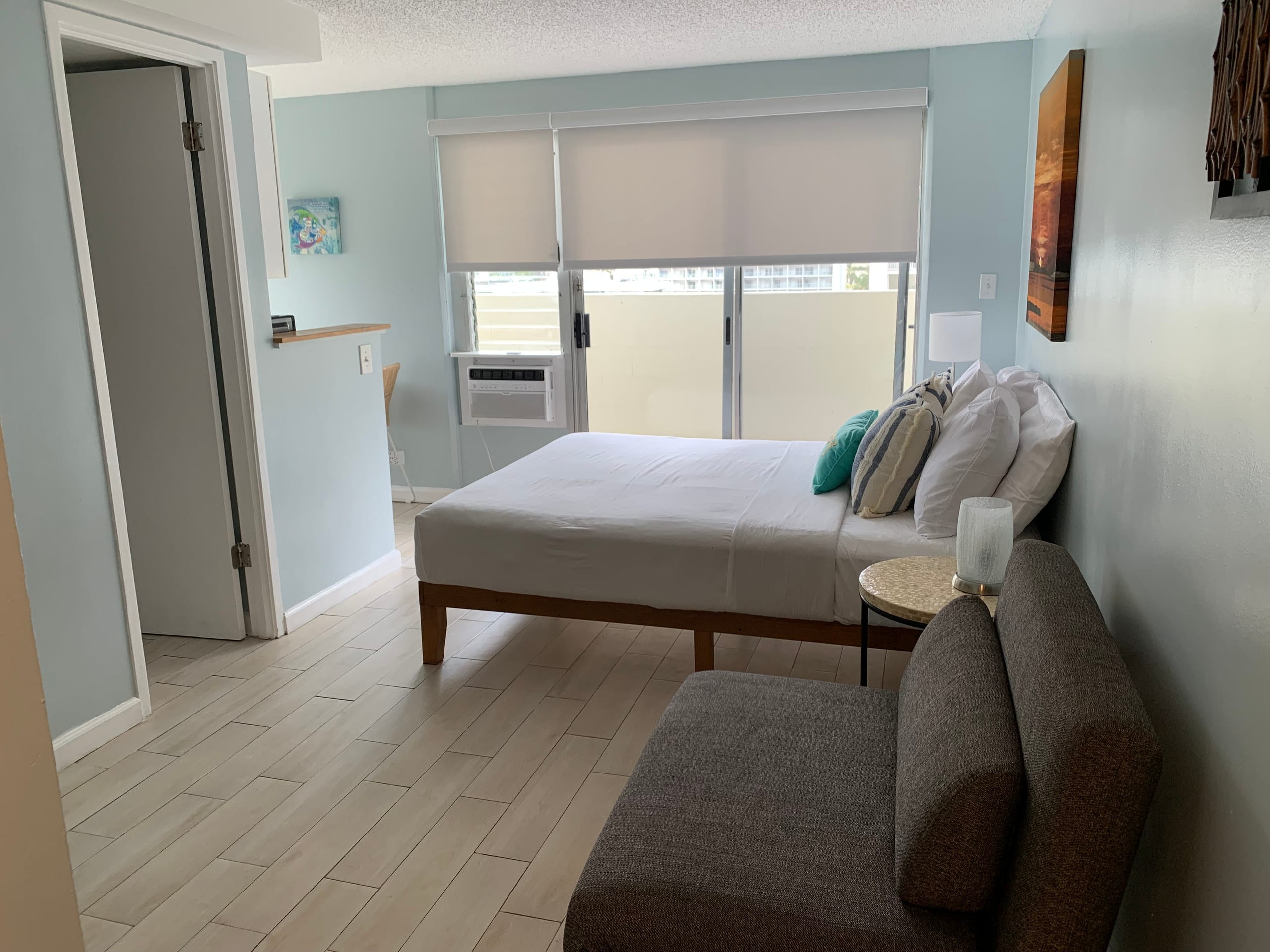 Condo in Honolulu · ★4.65 · Studio · 1 bed · 1 shared bath - Image 4