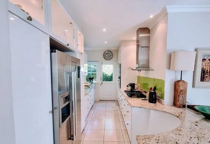 Oak Hideaway gallery image 2