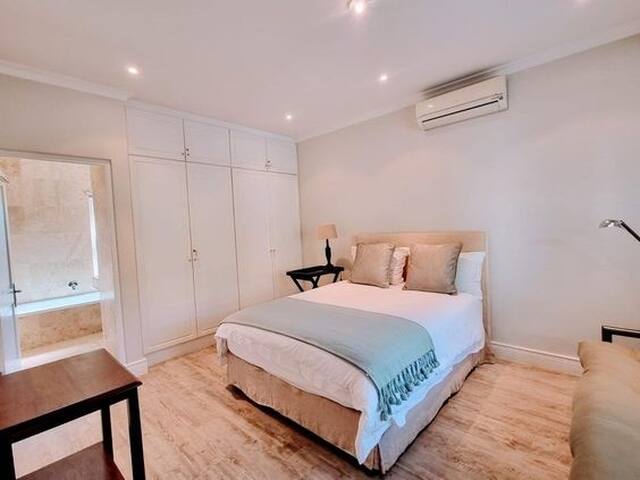 Oak Hideaway gallery image 3