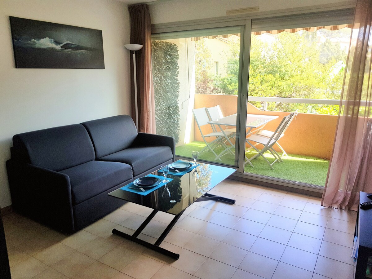 Das Wohnzimmer, sehr hell.