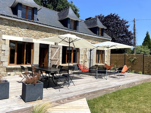 exceptional location: sea and village on foot