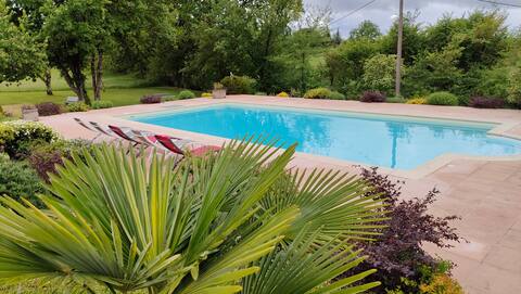 Comfortable country home, large pool