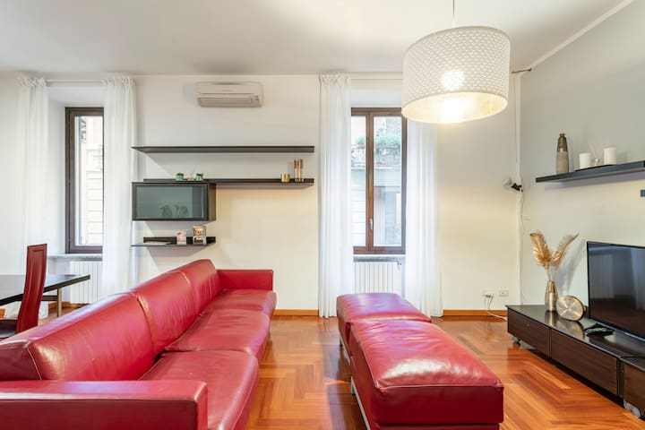 Luxury 3 bedroom Apartment in Corso Como -6 Guests