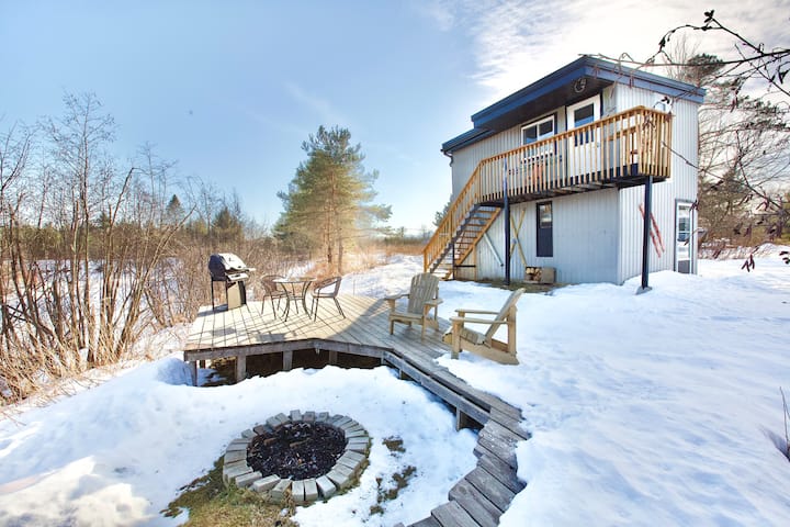 Charming waterfront Tiny House