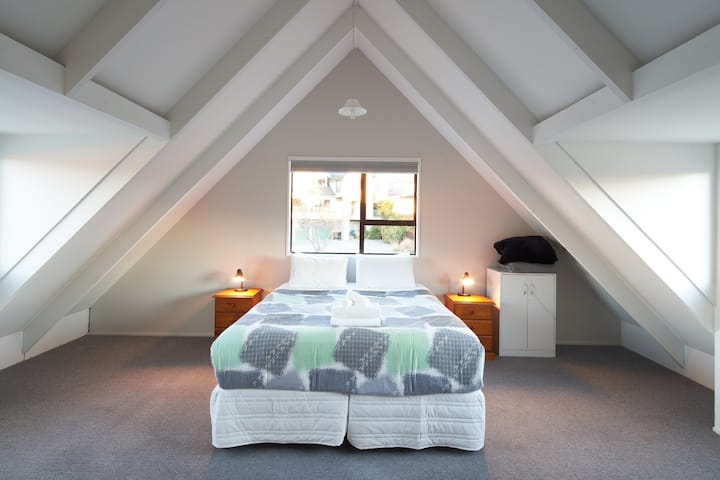 King + chumba kimoja cha kulala ghorofani