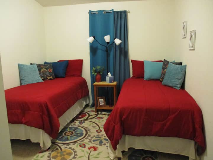 غرفة النوم الثانية - سريران مفردان