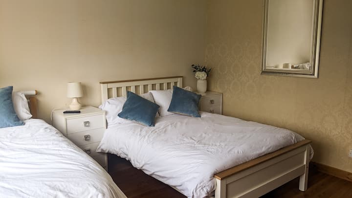 Slaapkamer 1 met uitzicht op het platteland