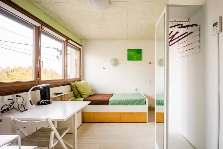 WORKSPACE, BED &AMP; WARDROBE