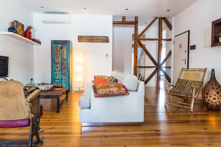 Stylish 2BR Loft w/ Views • Av. Liberdade & Metro