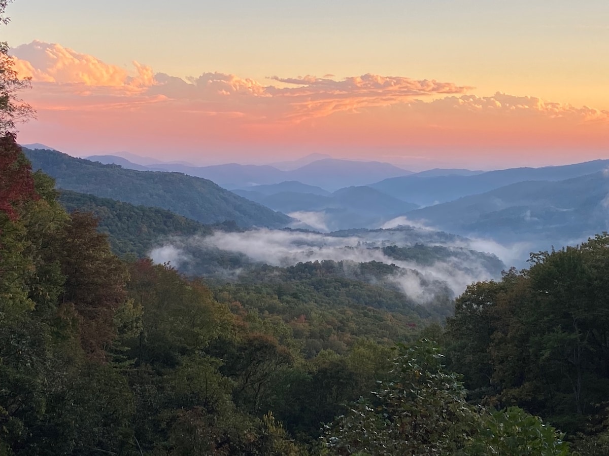 Starwood Picturesque Log Cabin with endless view Cabins for Rent in