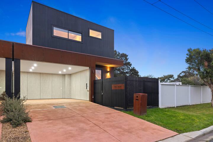 Beach shack – architectural – Long stays accepted gallery image 2